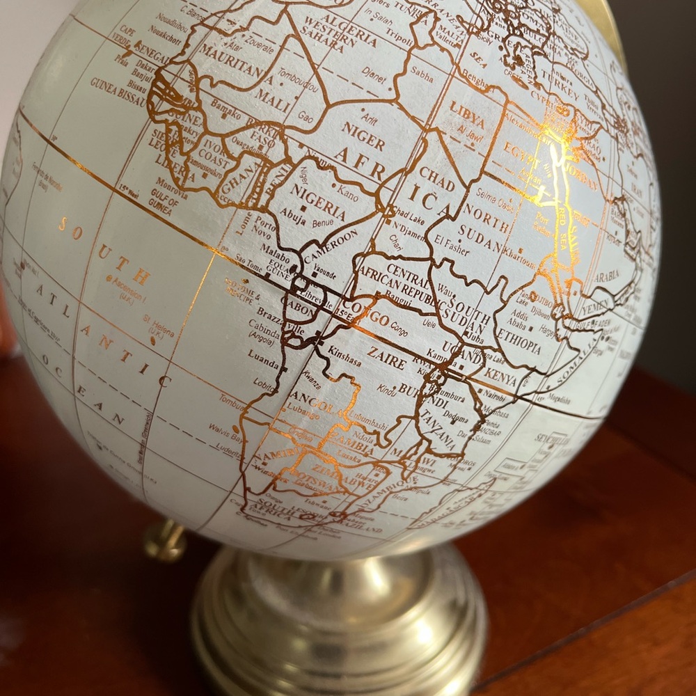 LAST CHANCE! Spinning world globe table top - Picture 2 of 4
